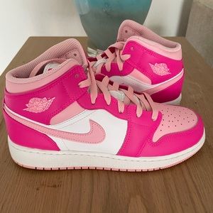 Nike Air Jordan 1 Mid Fierce Pink FD8780-116 Size 6Y = women’s size 7.5